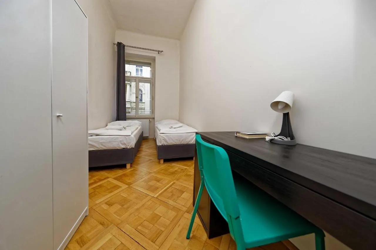 Apartment Manesova 4 Praga 0*,  República Checa