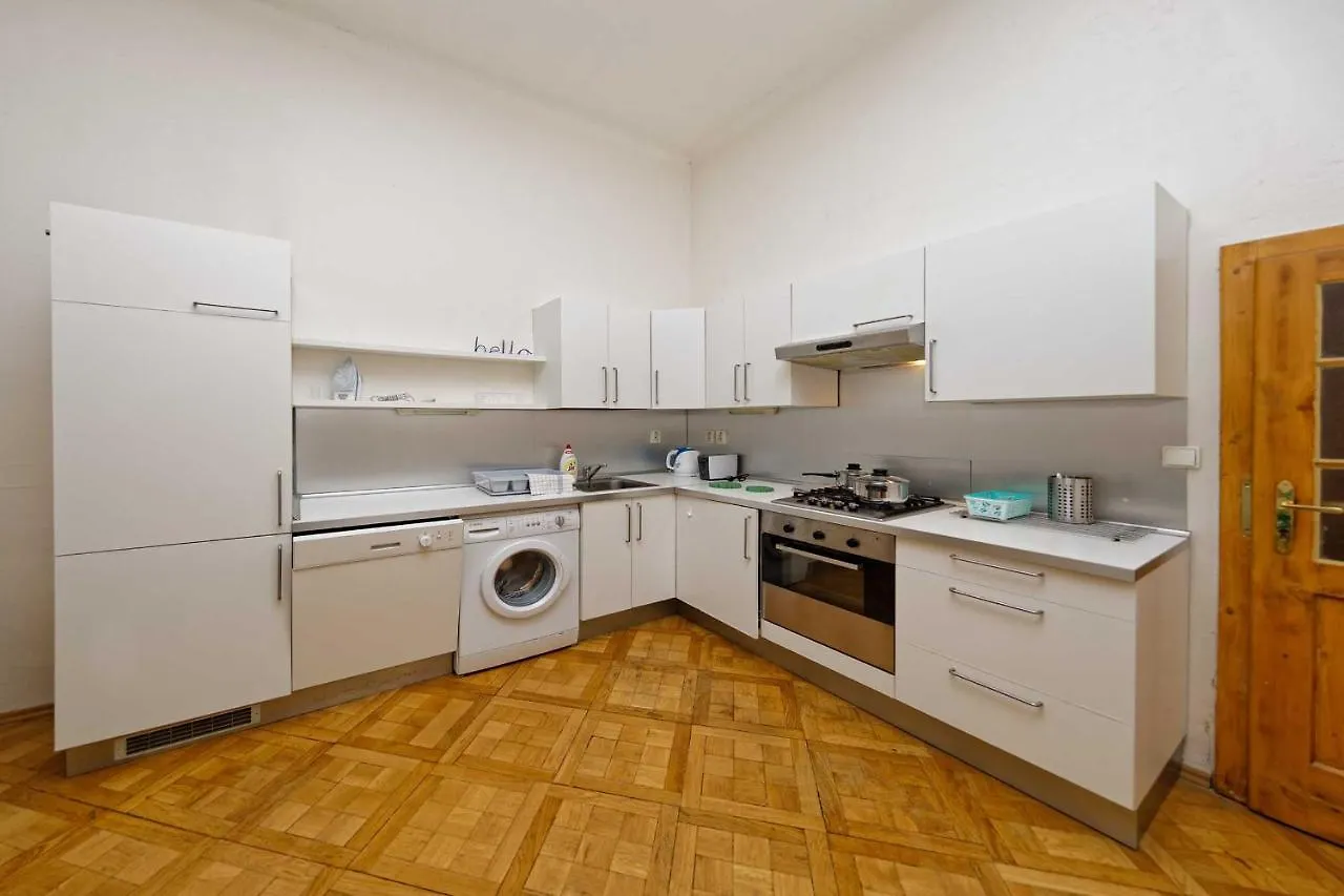 Apartment Manesova 4 Praga 0*,